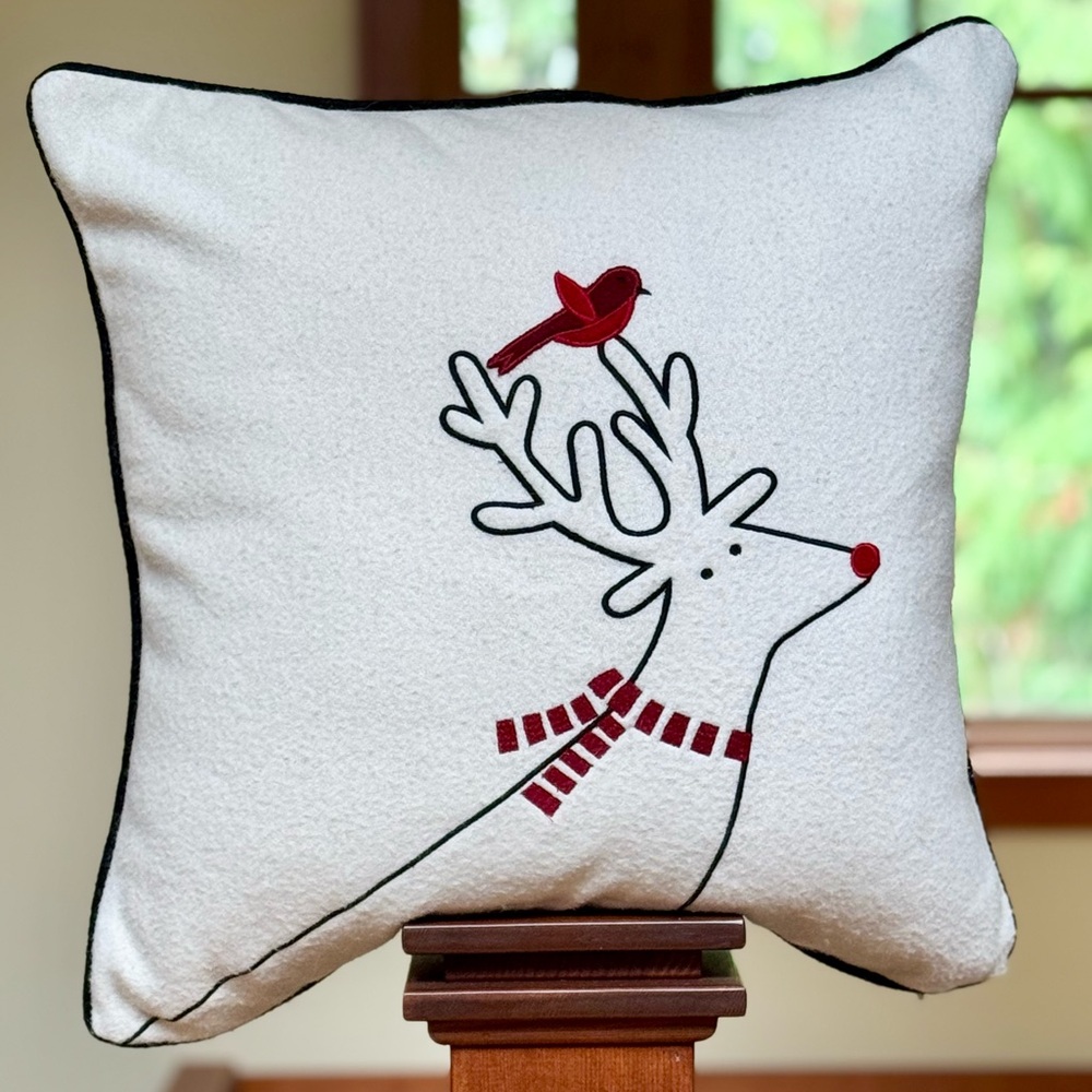 ❤️ CRATE&BARREL HOLIDAY PILLOW